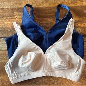 Everyday Wireless V-Neck Bra in Nude and Navy